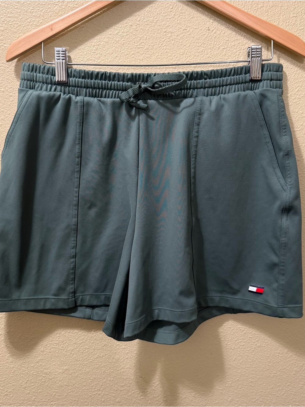 Women’s Medium Tommy Hilfiger Green Athletic Sport Drawstring Gym Shorts